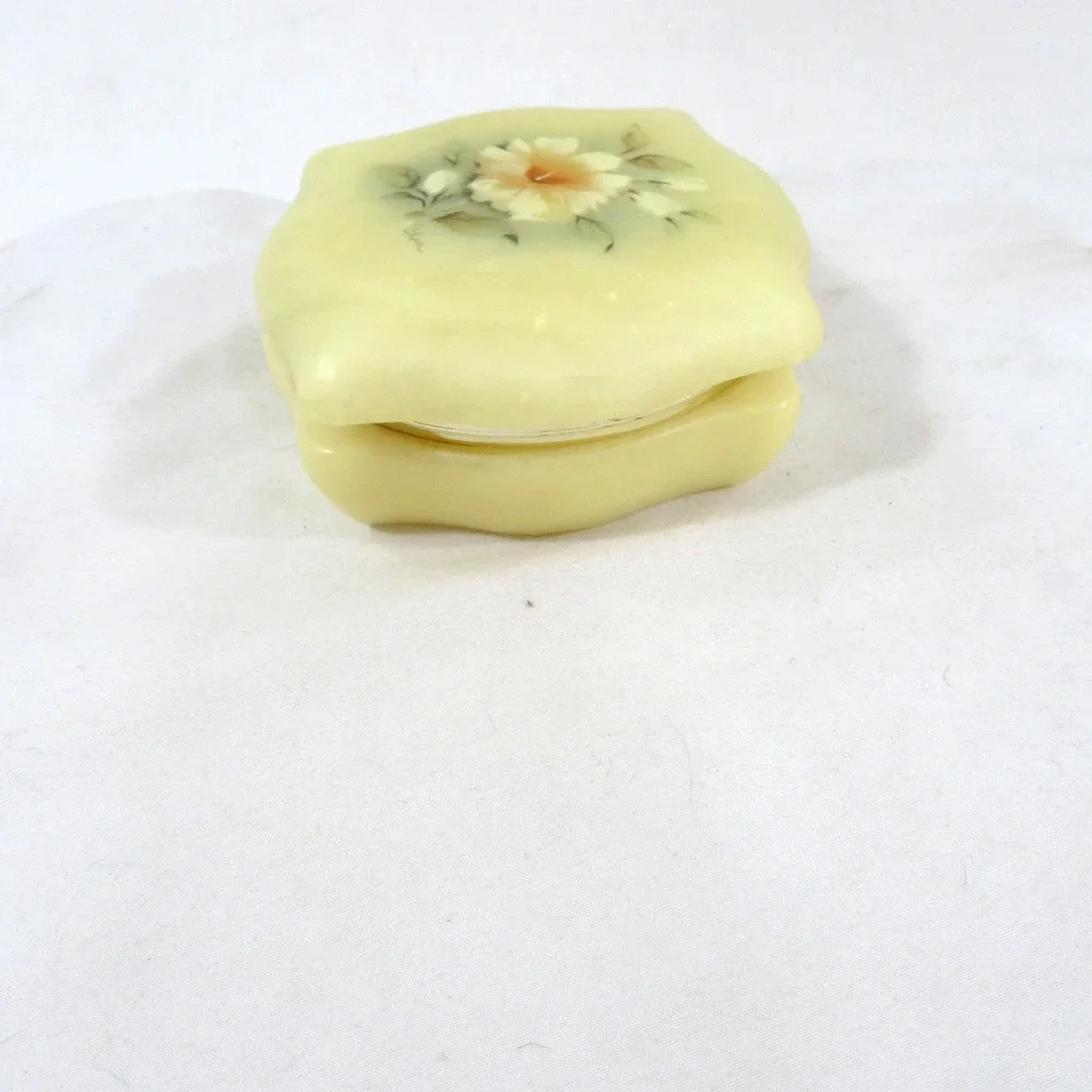 Jewelry Dish Flower Beige White 4x4x2 Soapstone? Trinket Vintage